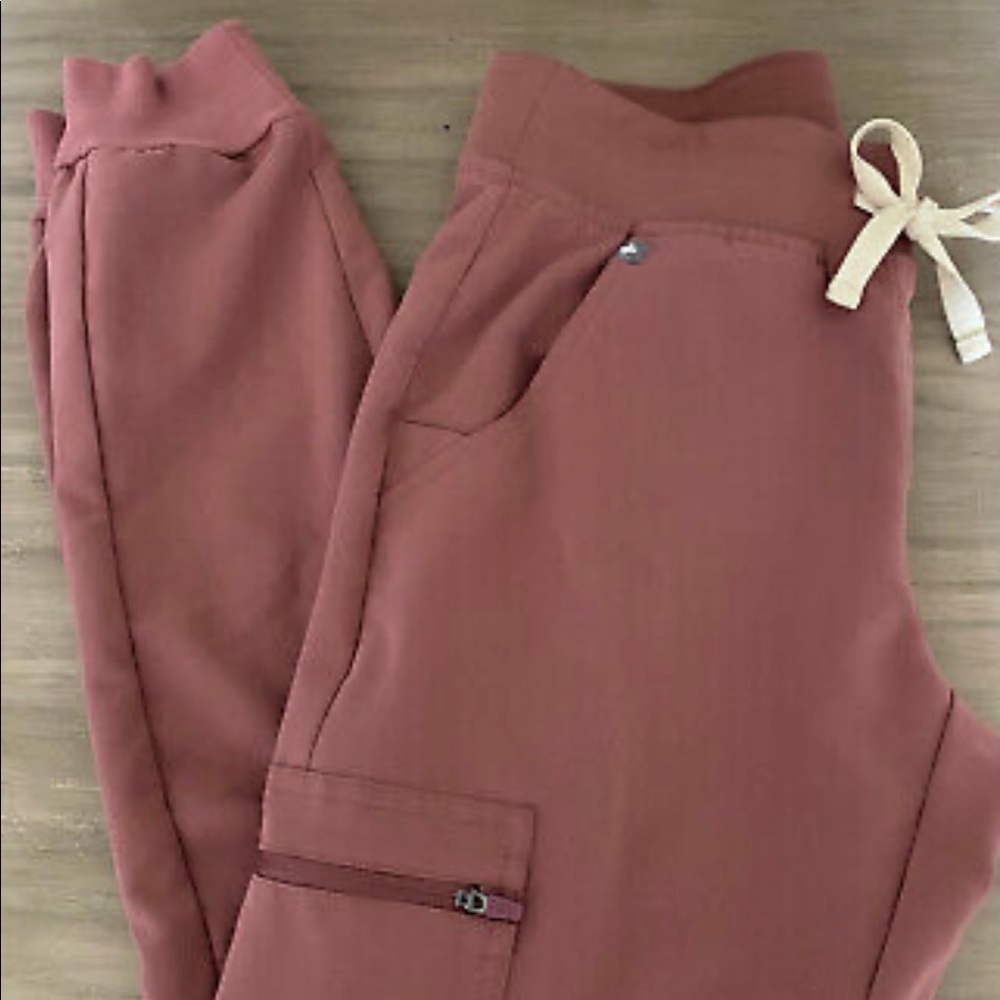 Figs XXSP Zamoras Mauve with cream color ties